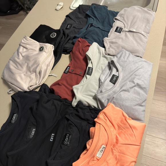 Cuts Clothing Bundle - Picture 4 of 6